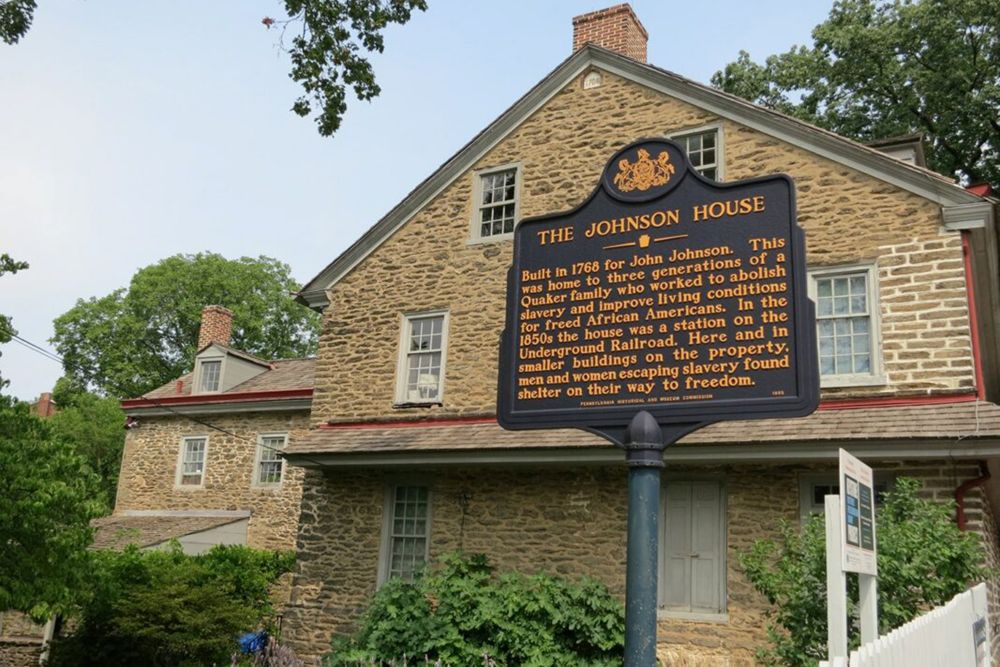 Photo of the exterior of the Johnson House showing the historical marker